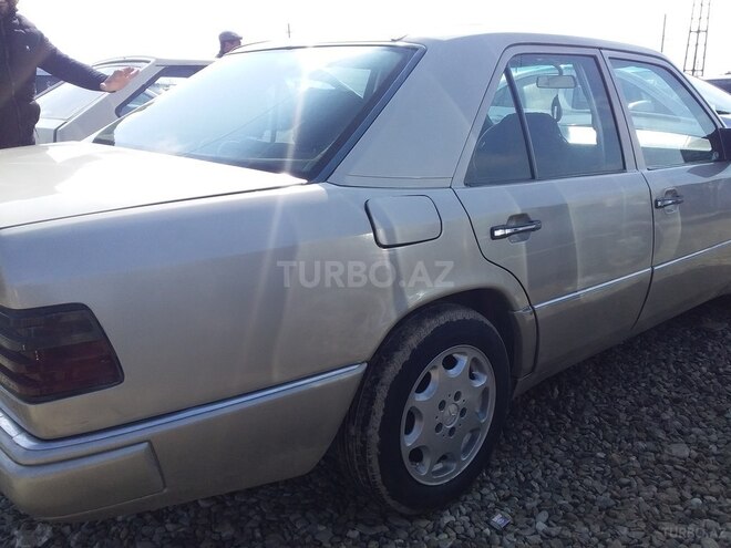 Mercedes E 230 1989, 360,650 km - 2.3 l - Bakı