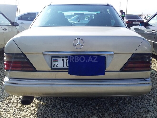 Mercedes E 230 1989, 360,650 km - 2.3 l - Bakı