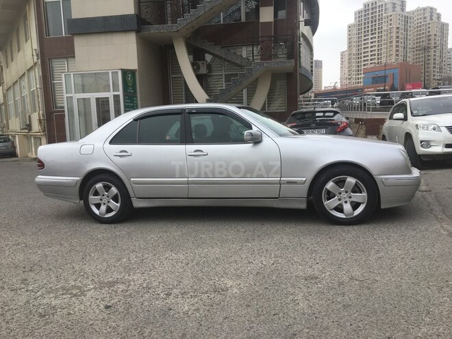 Mercedes E 220 2001, 334,542 km - 2.2 l - Bakı