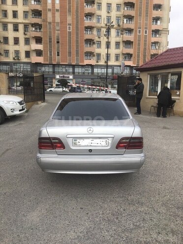 Mercedes E 220 2001, 334,542 km - 2.2 l - Bakı