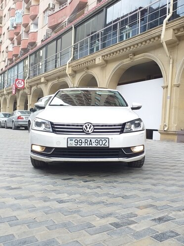 Volkswagen Passat 2013, 129,737 km - 1.8 л - Bakı