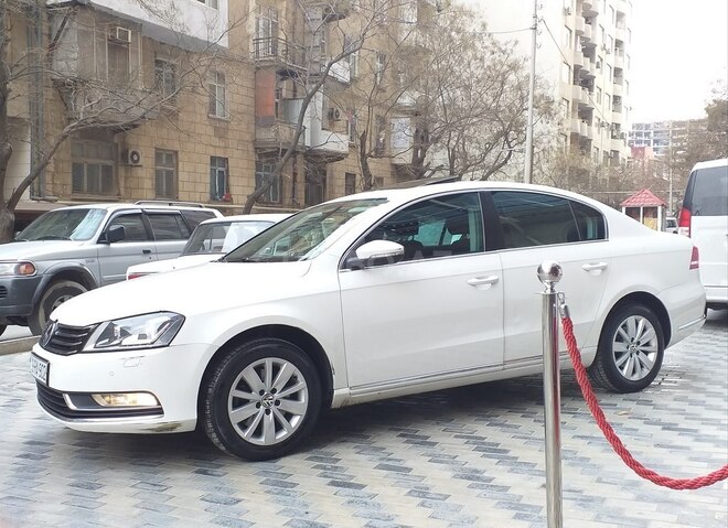 Volkswagen Passat 2013, 129,737 km - 1.8 л - Bakı