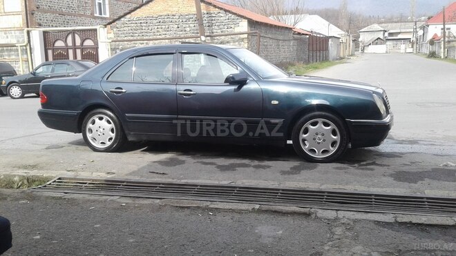 Mercedes E 240 1998, 404,000 km - 2.4 l - Zaqatala