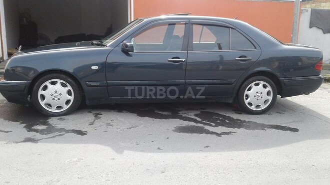 Mercedes E 240 1998, 404,000 km - 2.4 l - Zaqatala