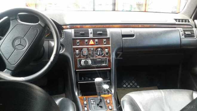 Mercedes E 240 1997, 238,000 km - 2.4 l - Zaqatala
