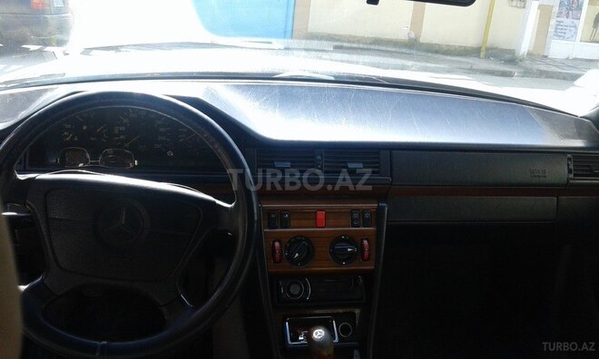 Mercedes E 250 1995, 64,645 km - 0.3 l - Astara