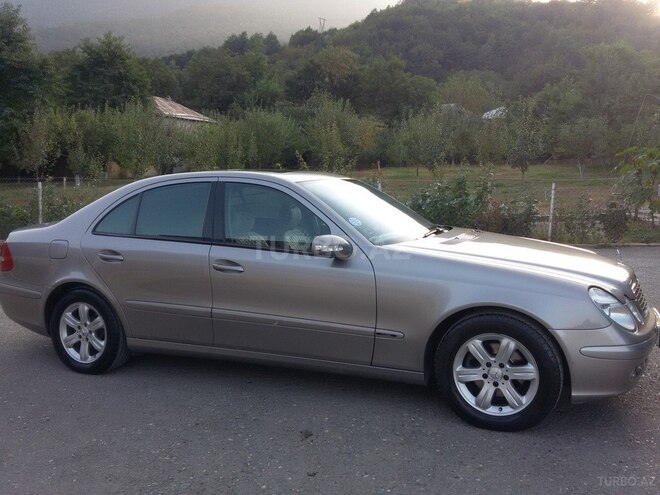 Mercedes E 220 2003, 420,000 km - 2.2 l - Quba