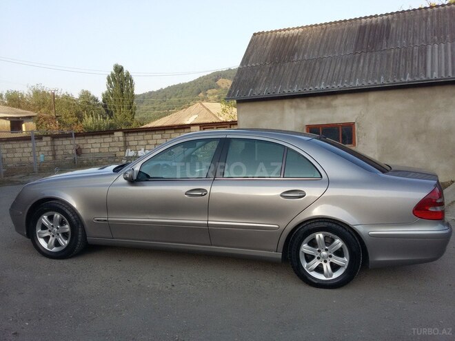 Mercedes E 220 2003, 420,000 km - 2.2 l - Quba