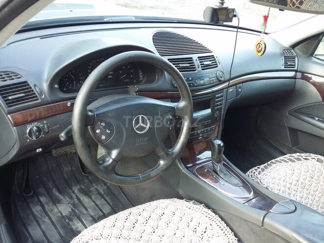 Mercedes E 220 2003, 420,000 km - 2.2 l - Quba