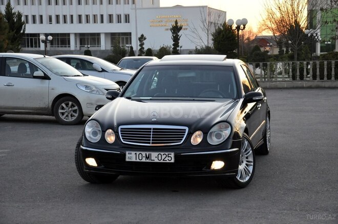 Mercedes E 240 2004, 300,000 km - 2.6 л - Saatlı