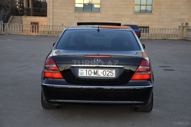 Mercedes E 240 2004, 300,000 km - 2.6 л - Saatlı
