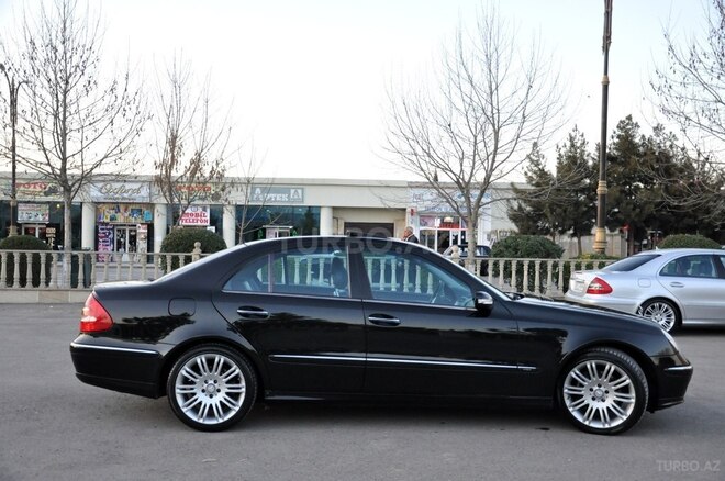 Mercedes E 240 2004, 300,000 km - 2.6 л - Saatlı