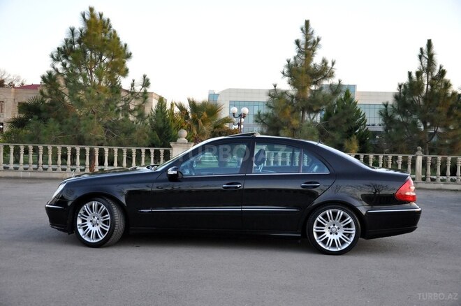 Mercedes E 240 2004, 300,000 km - 2.6 л - Saatlı