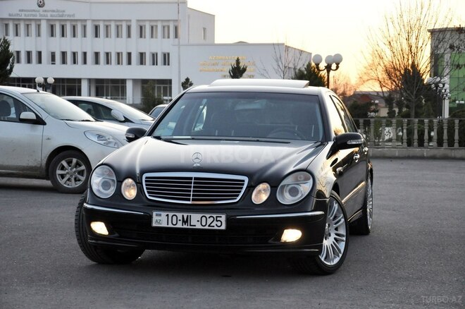 Mercedes E 240 2004, 300,000 km - 2.6 л - Saatlı