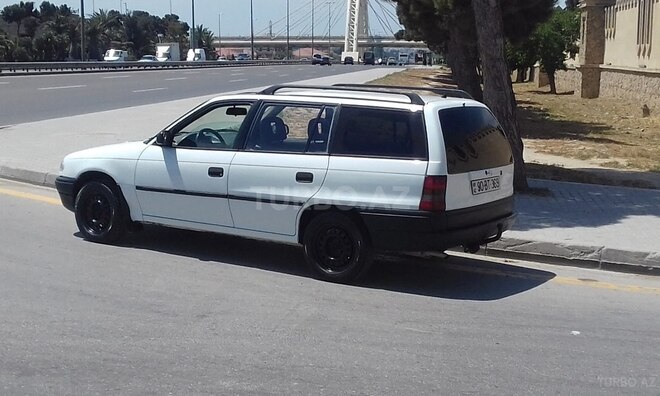 Opel Astra 1994, 325,540 km - 1.6 л - Bakı
