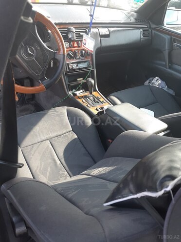 Mercedes E 240 1998, 245,144 km - 2.4 л - Şirvan