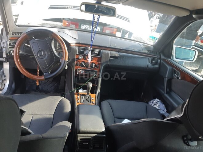 Mercedes E 240 1998, 245,144 km - 2.4 л - Şirvan