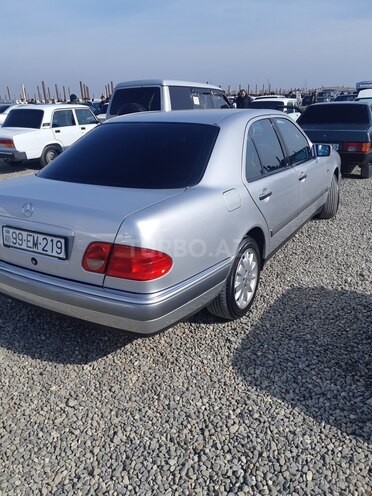 Mercedes E 240 1998, 245,144 km - 2.4 л - Şirvan
