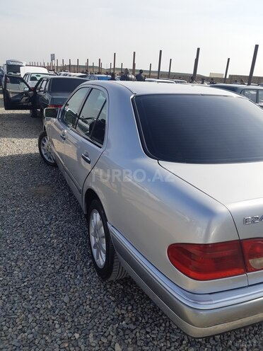 Mercedes E 240 1998, 245,144 km - 2.4 л - Şirvan