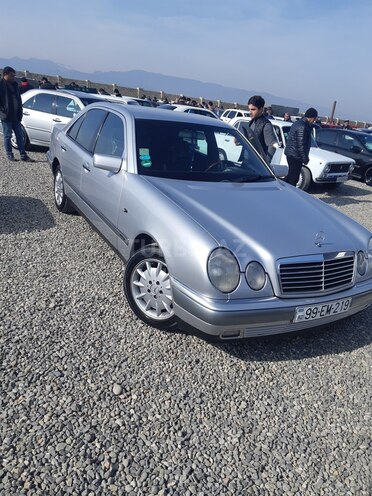 Mercedes E 240 1998, 245,144 km - 2.4 л - Şirvan
