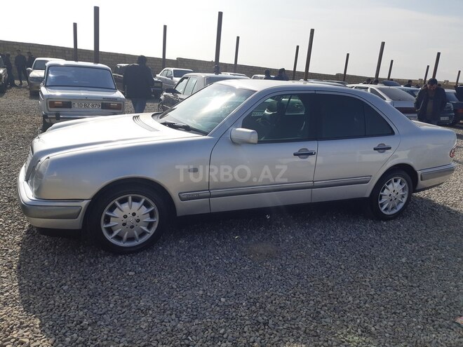 Mercedes E 240 1998, 245,144 km - 2.4 л - Şirvan