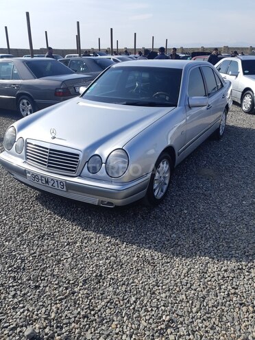 Mercedes E 240 1998, 245,144 km - 2.4 л - Şirvan