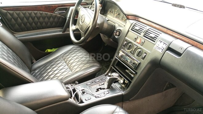 Mercedes E 280 1999, 331,000 km - 2.8 l - Bakı