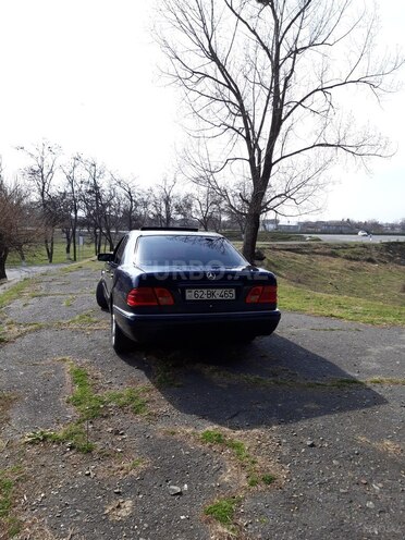 Mercedes E 240 1998, 340,335 km - 2.4 l - Zaqatala