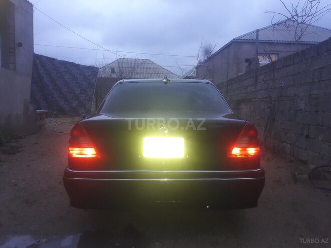 Mercedes C 220 1995, 260,000 km - 2.2 l - Bakı