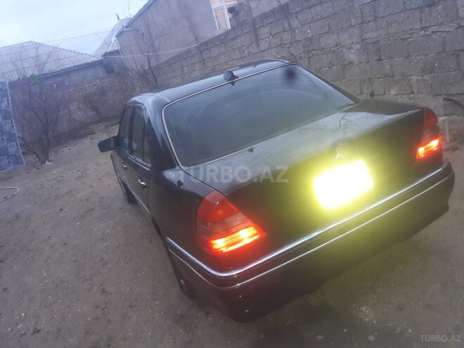 Mercedes C 220 1995, 260,000 km - 2.2 l - Bakı