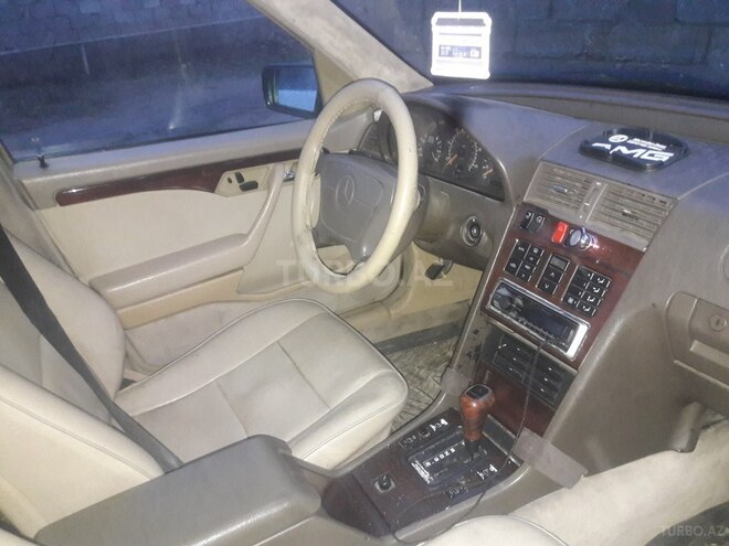 Mercedes C 220 1995, 260,000 km - 2.2 l - Bakı