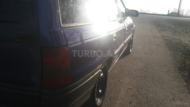 Opel Astra 1995, 360,000 km - 1.6 l - Yevlax