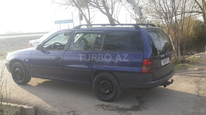 Opel Astra 1995, 360,000 km - 1.6 l - Yevlax