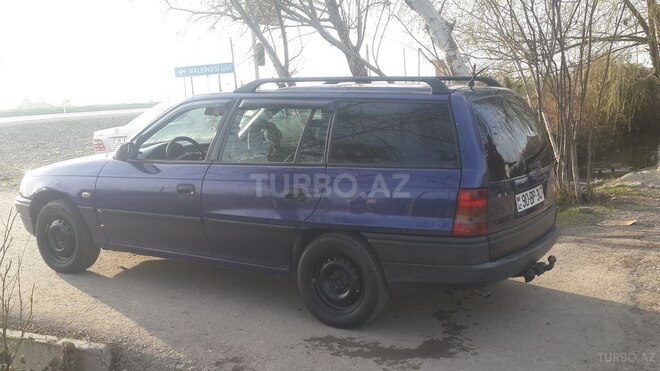 Opel Astra 1995, 360,000 km - 1.6 l - Yevlax