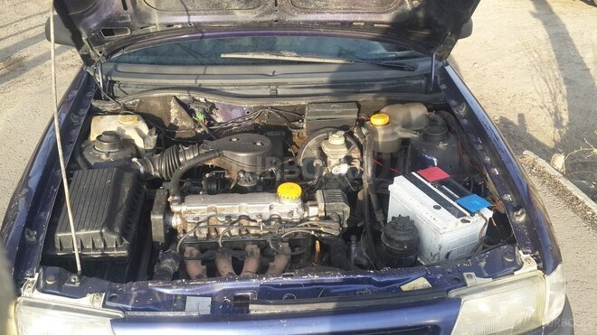 Opel Astra 1995, 360,000 km - 1.6 l - Yevlax