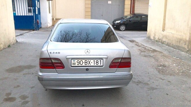 Mercedes E 240 1999, 260,000 km - 2.4 l - Bakı