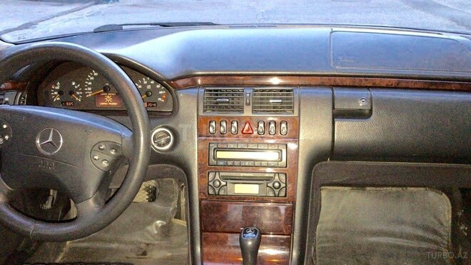 Mercedes E 240 1999, 260,000 km - 2.4 l - Bakı