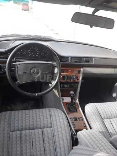 Mercedes E 250 1991, 302,000 km - 2.5 л - Bakı