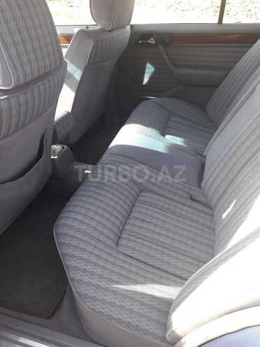 Mercedes E 250 1991, 302,000 km - 2.5 л - Bakı