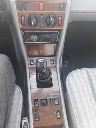 Mercedes E 250 1991, 302,000 km - 2.5 л - Bakı