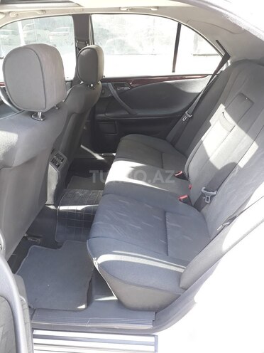 Mercedes E 220 2000, 275,100 km - 2.2 l - Bakı