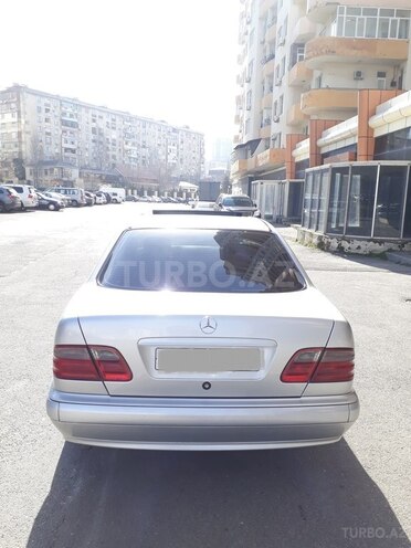 Mercedes E 220 2000, 275,100 km - 2.2 l - Bakı