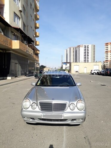 Mercedes E 220 2000, 275,100 km - 2.2 l - Bakı