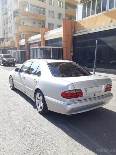 Mercedes E 220 2000, 275,100 km - 2.2 l - Bakı