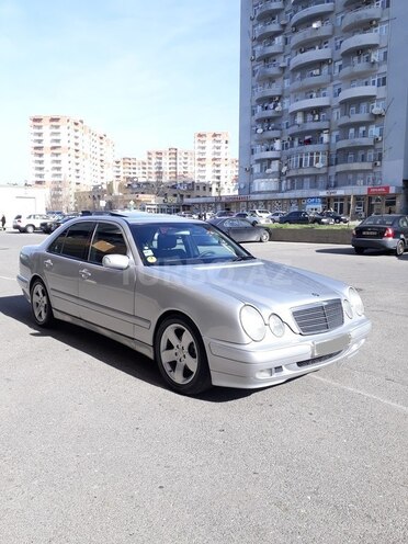 Mercedes E 220 2000, 275,100 km - 2.2 l - Bakı