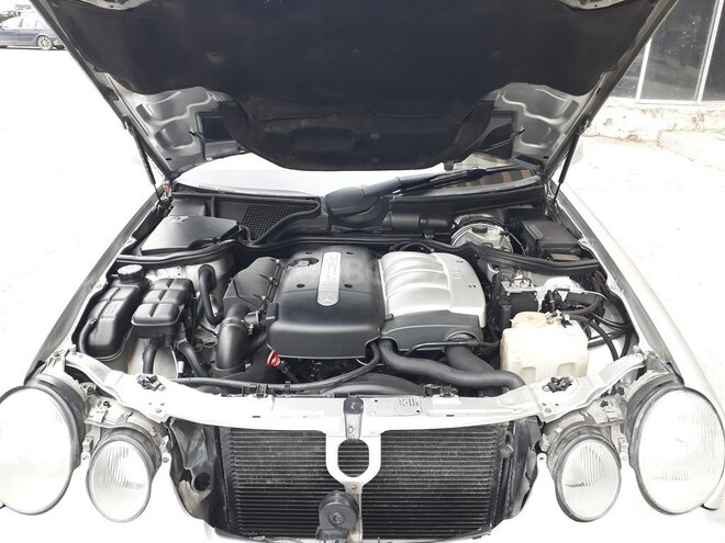 Mercedes E 220 2000, 275,100 km - 2.2 l - Bakı