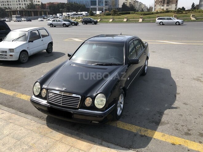 Mercedes E 240 1999, 243,000 km - 2.4 л - Bakı