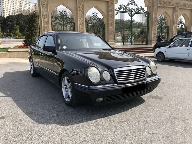 Mercedes E 240 1999, 243,000 km - 2.4 л - Bakı