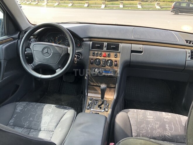 Mercedes E 240 1999, 243,000 km - 2.4 л - Bakı