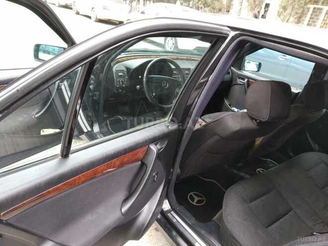 Mercedes E 270 2001, 293,524 km - 2.7 l - Bakı